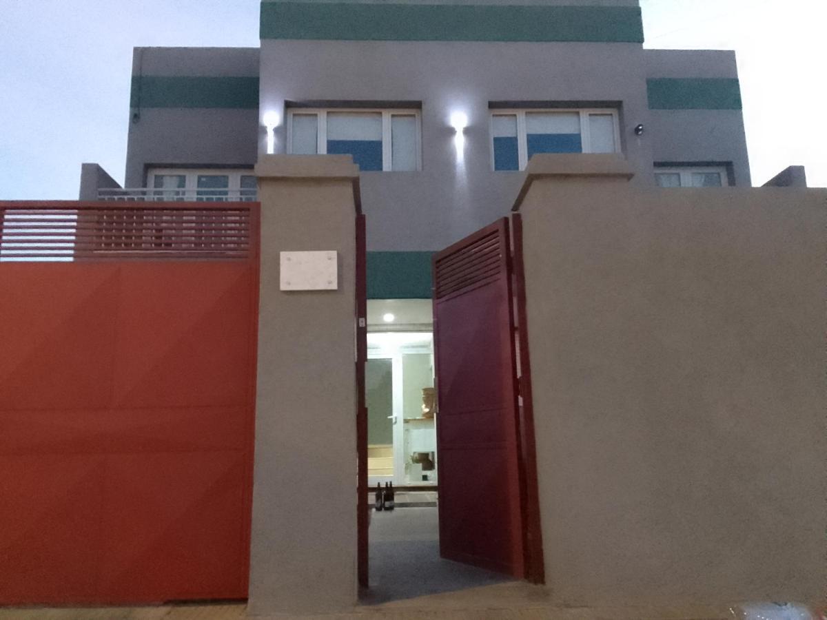 Departamentos R Y R Azcuenaga Apartment Tandil Exterior photo